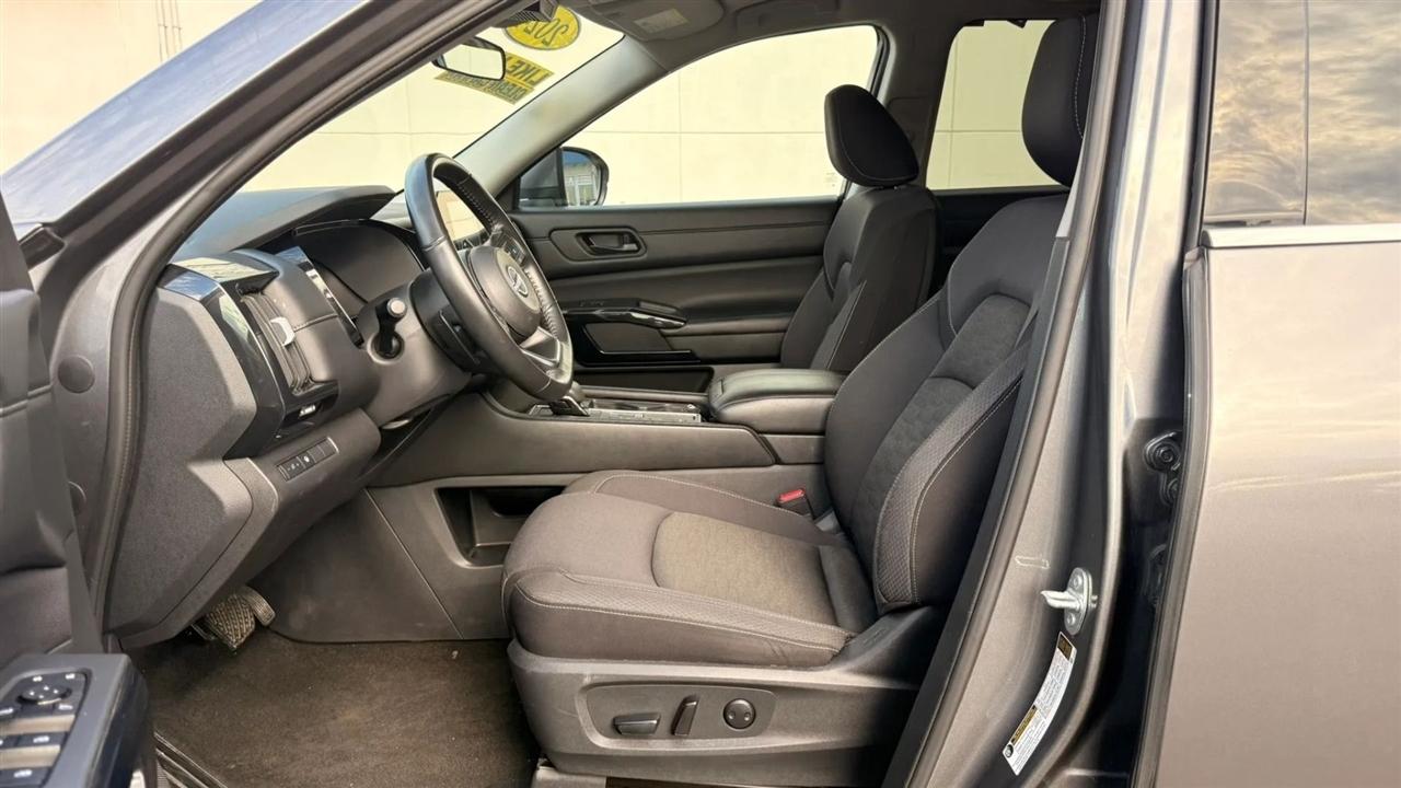 Nissan Pathfinder SV 2024