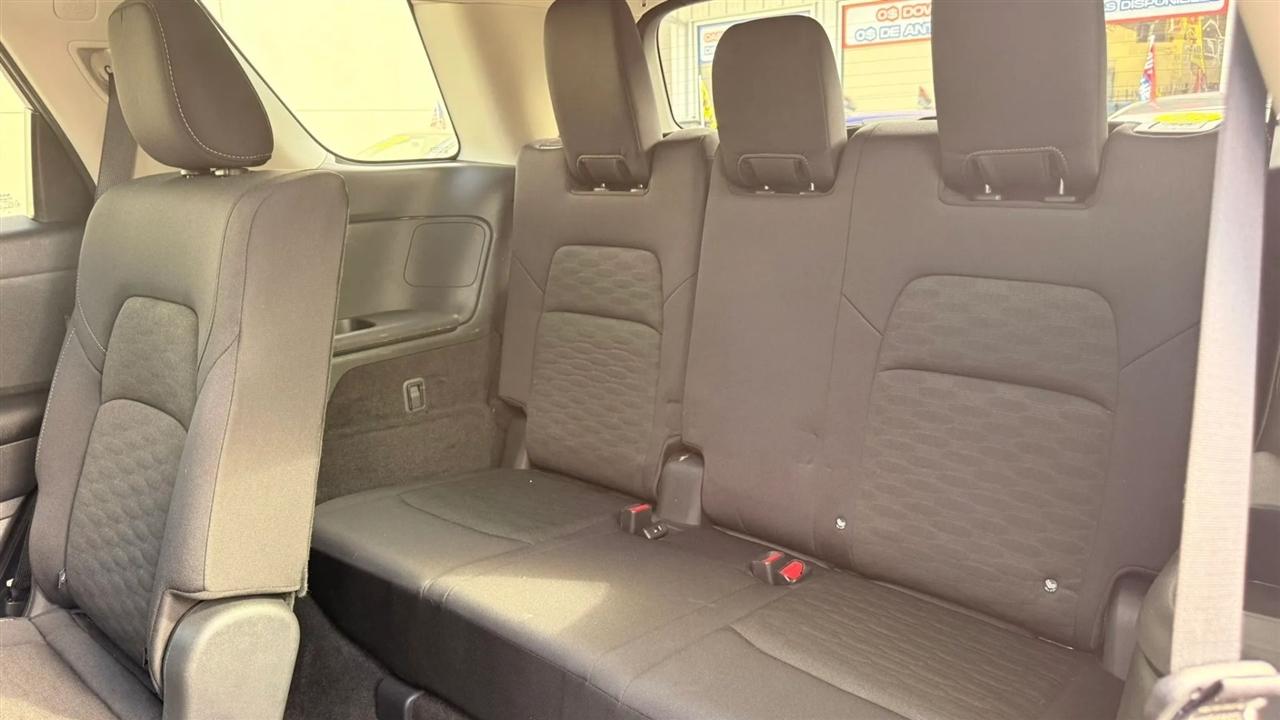 Nissan Pathfinder SV 2024