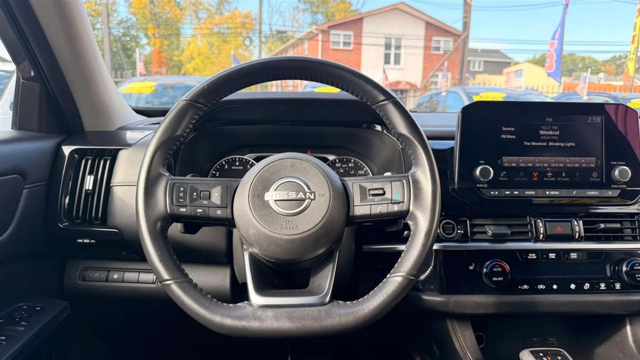 Nissan Pathfinder SV 2024