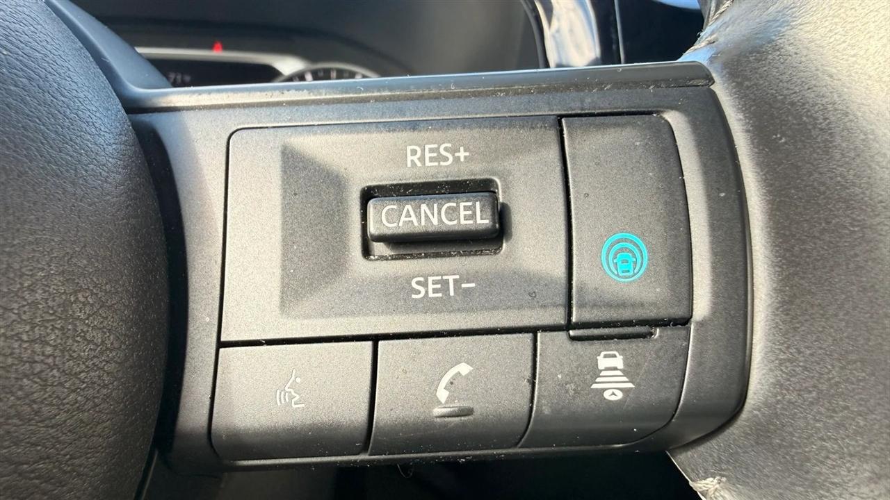 Nissan Pathfinder SV 2024