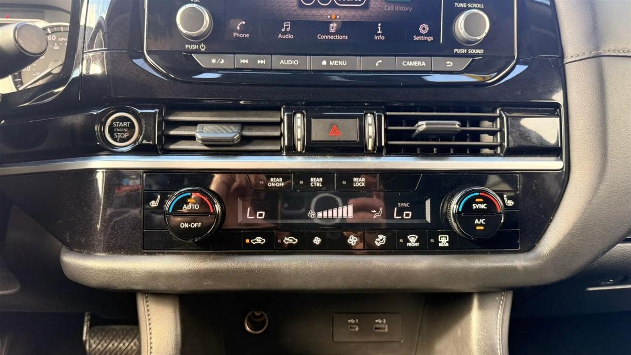Nissan Pathfinder SV 2024