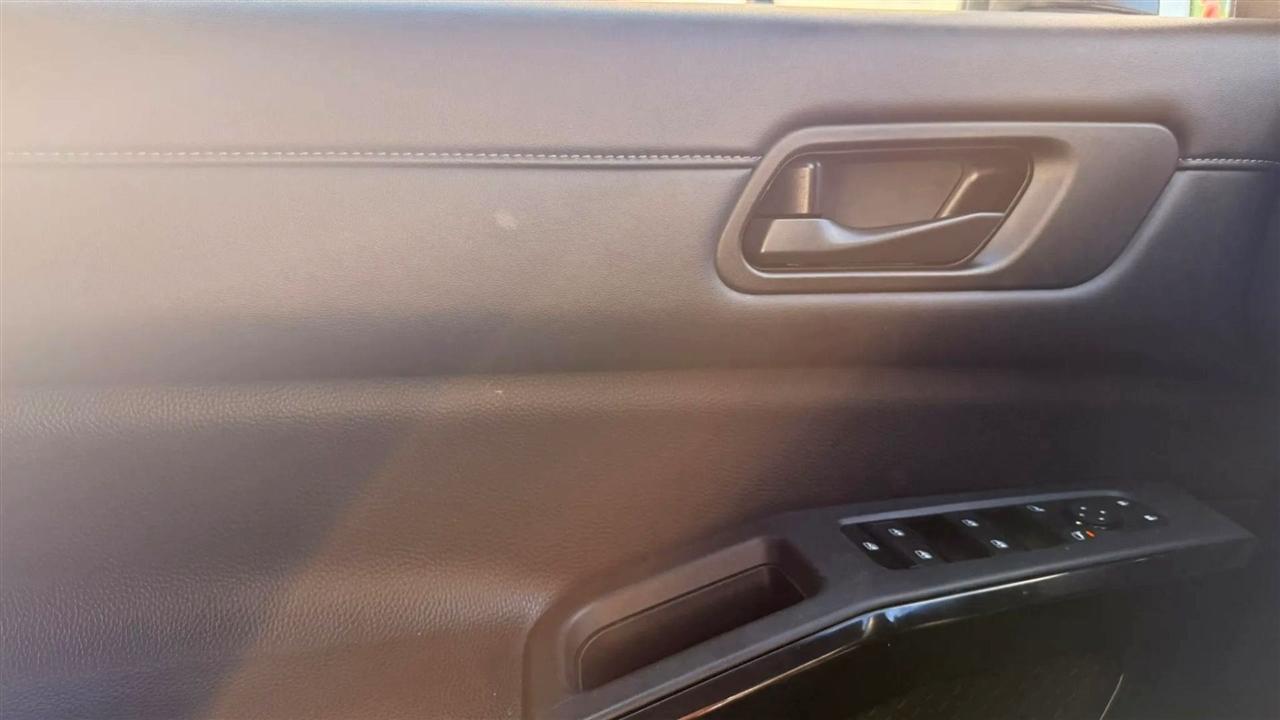 Nissan Pathfinder SV 2024