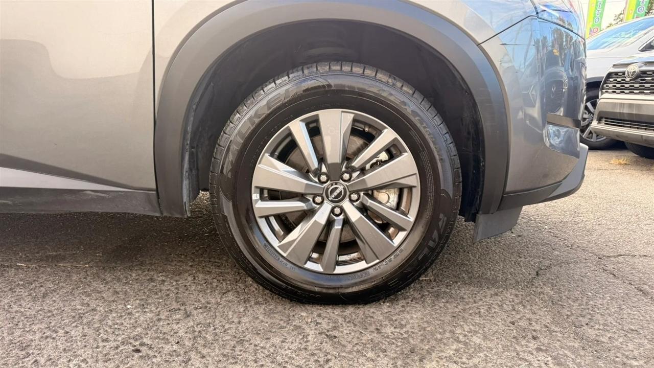 Nissan Pathfinder SV 2024