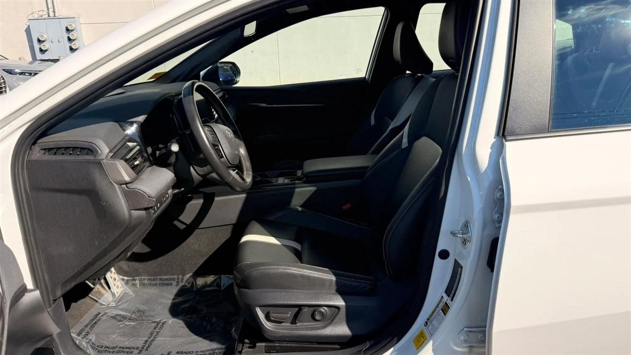 Toyota Camry Hybrid XLE 2025