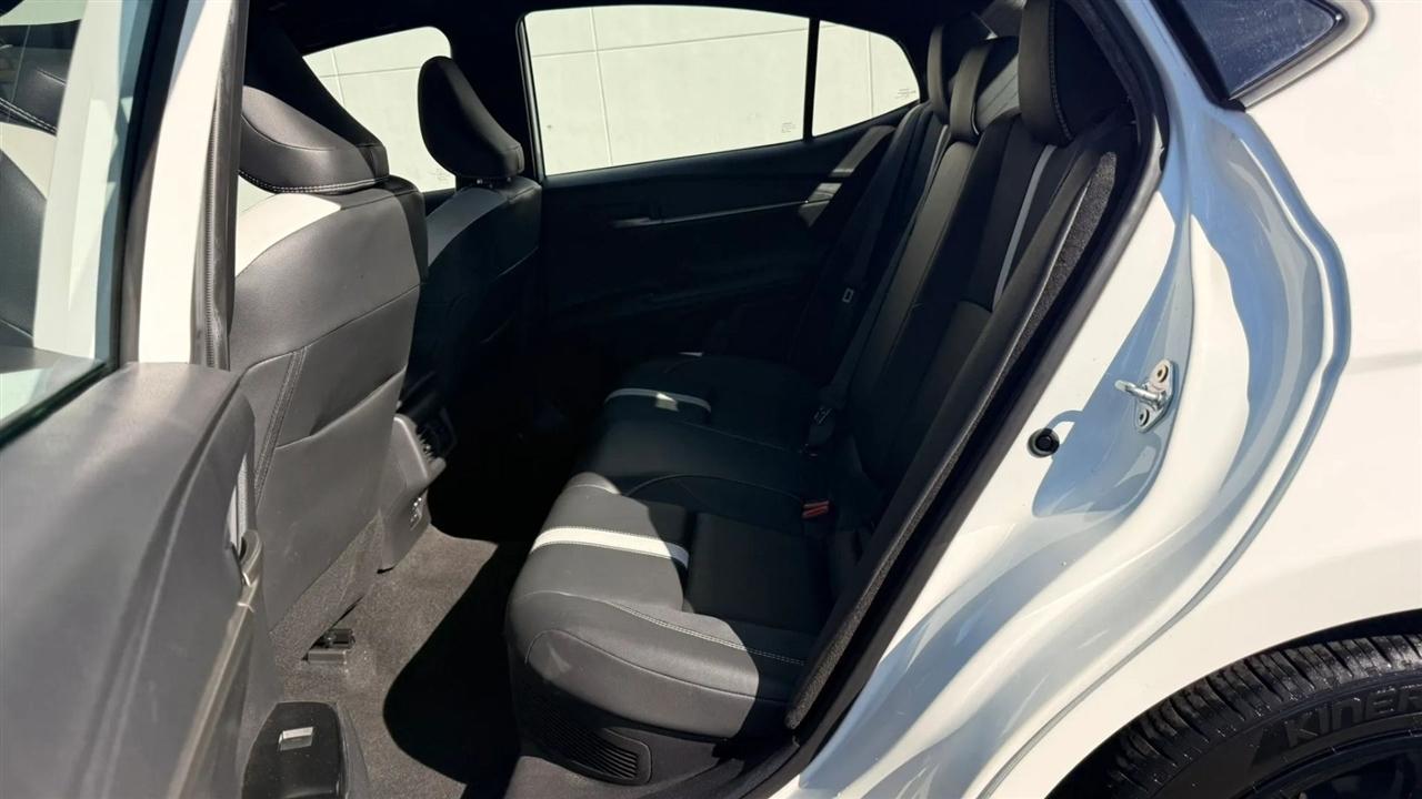 Toyota Camry Hybrid XLE 2025