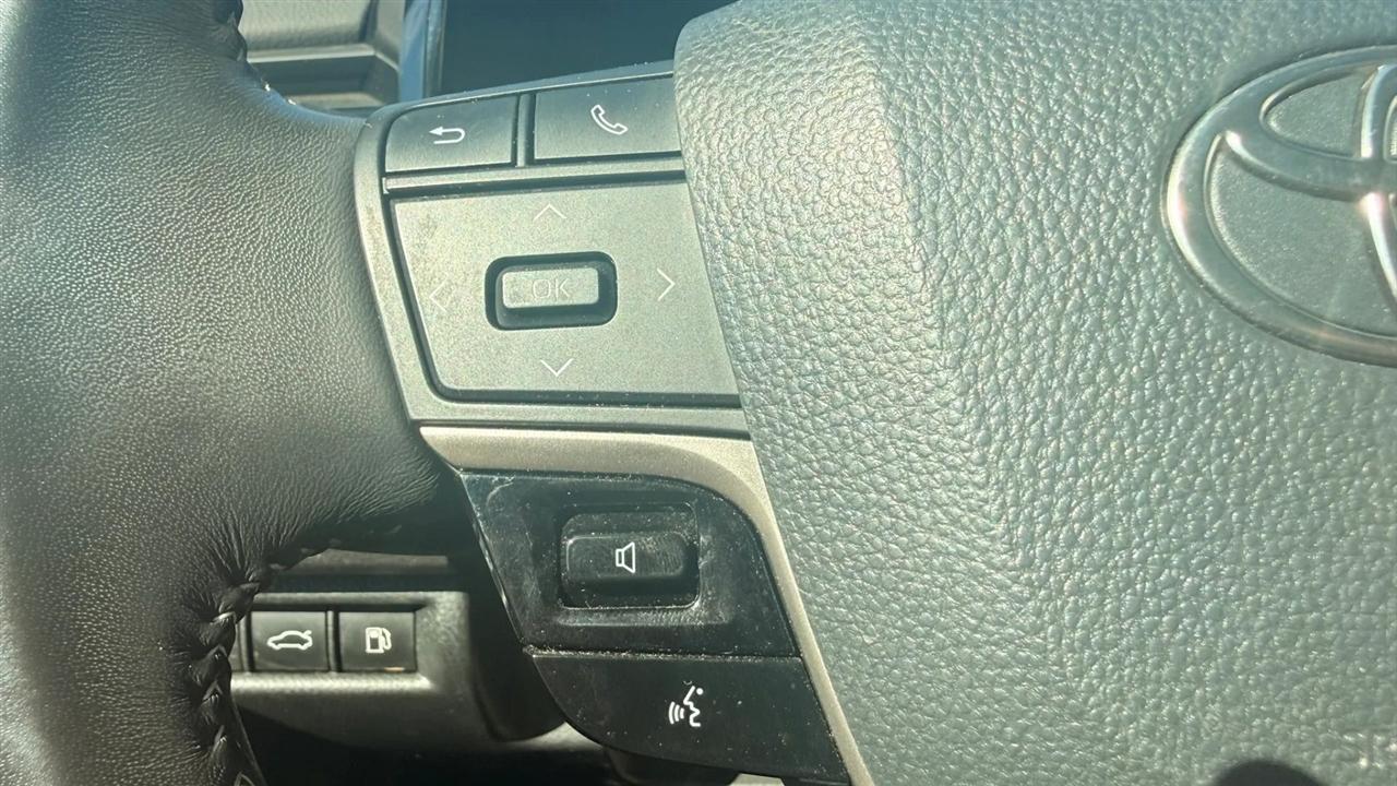 Toyota Camry Hybrid XLE 2025