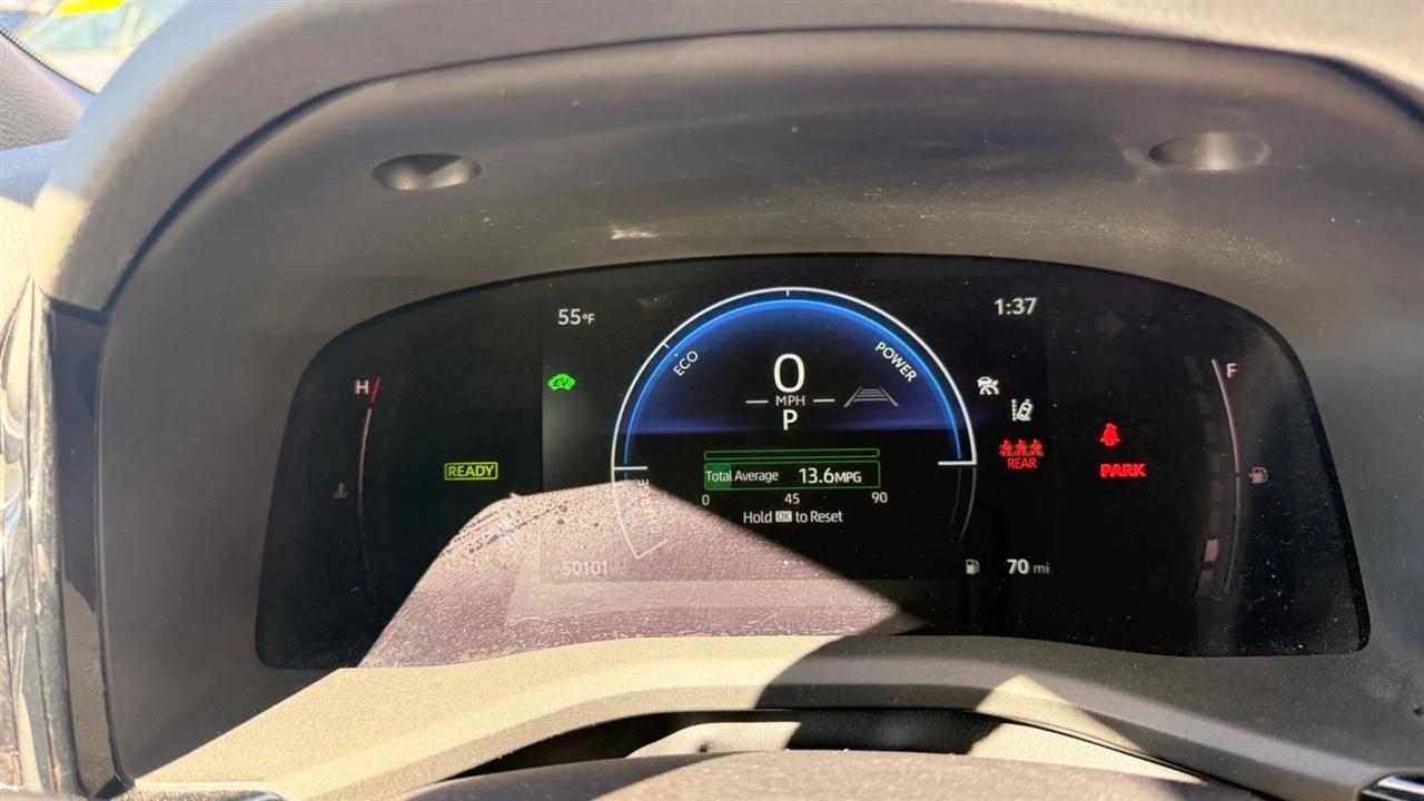 Toyota Camry Hybrid XLE 2025