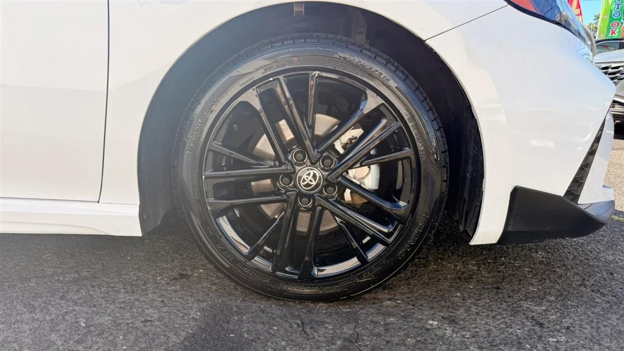 Toyota Camry Hybrid XLE 2025
