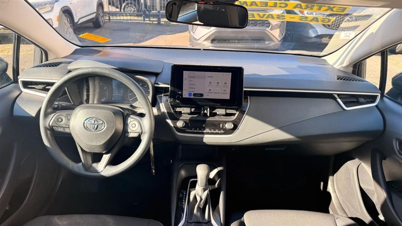 Toyota Corolla LE 2025
