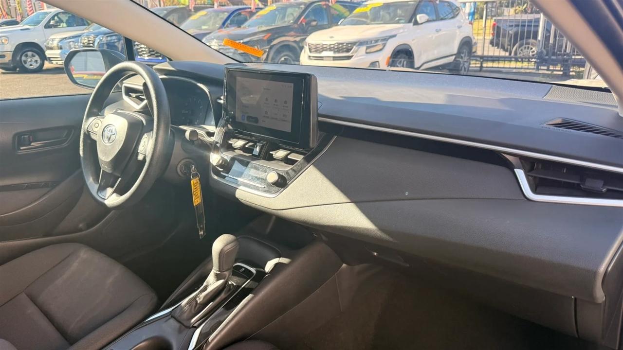 Toyota Corolla LE 2025