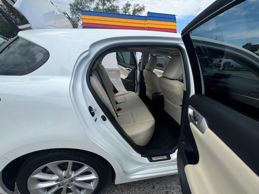 Lexus CT 200h Base 2012