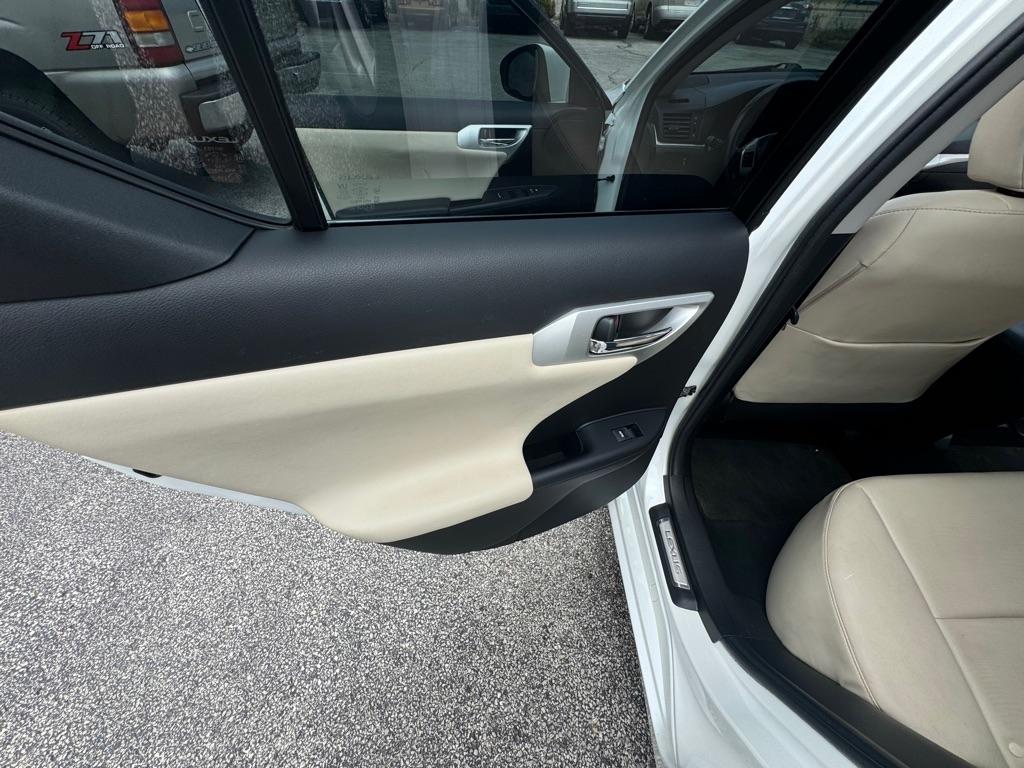 Lexus CT 200h Base 2012