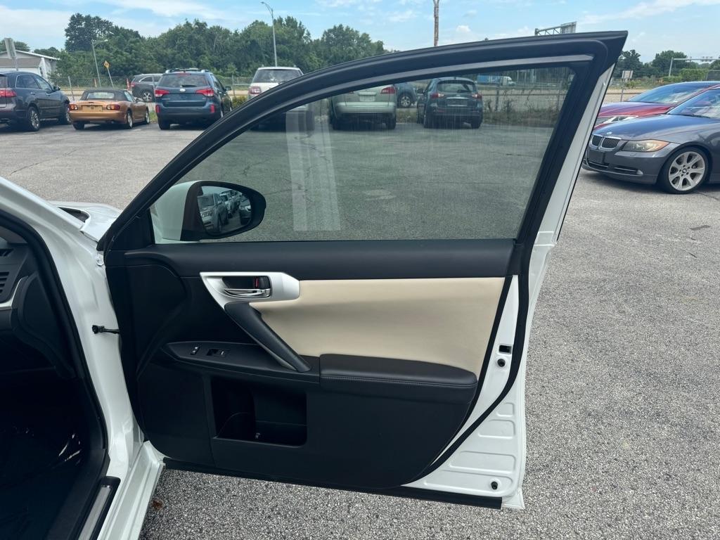 Lexus CT 200h Base 2012