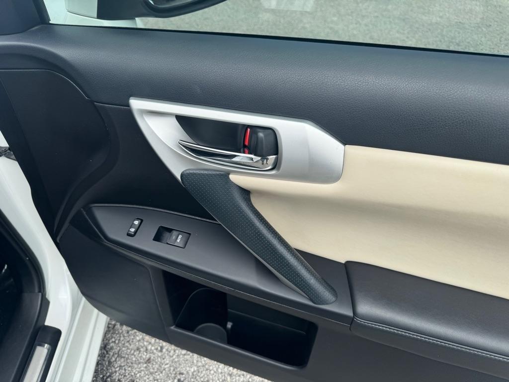 Lexus CT 200h Base 2012