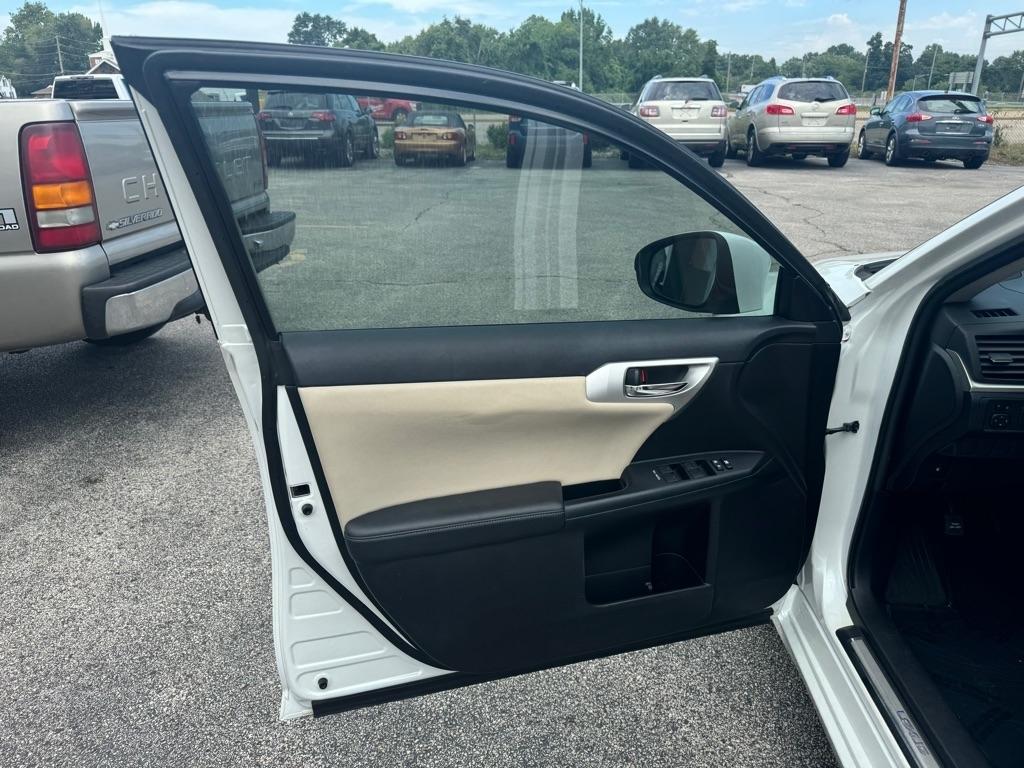 Lexus CT 200h Base 2012