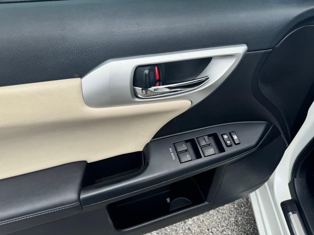 Lexus CT 200h Base 2012