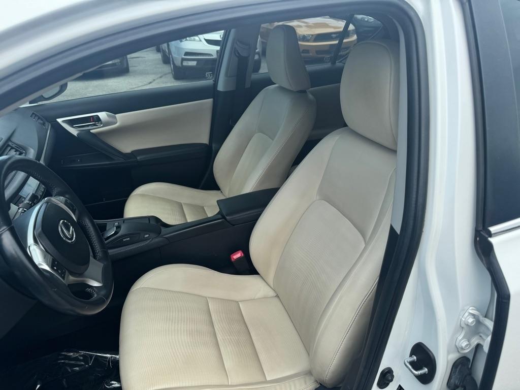 Lexus CT 200h Base 2012
