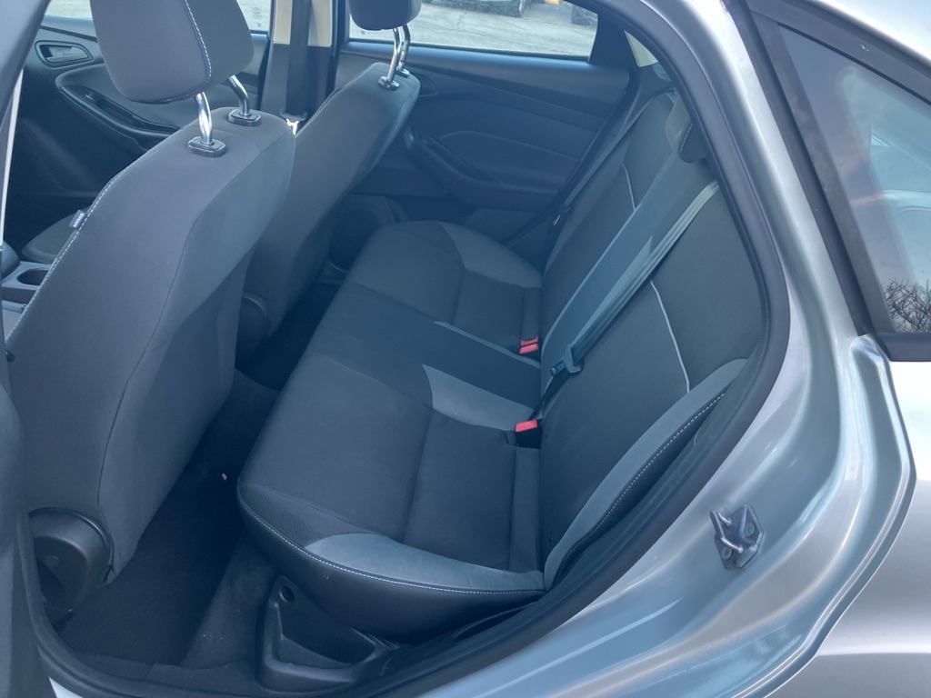 Ford Focus SE Sedan 2012