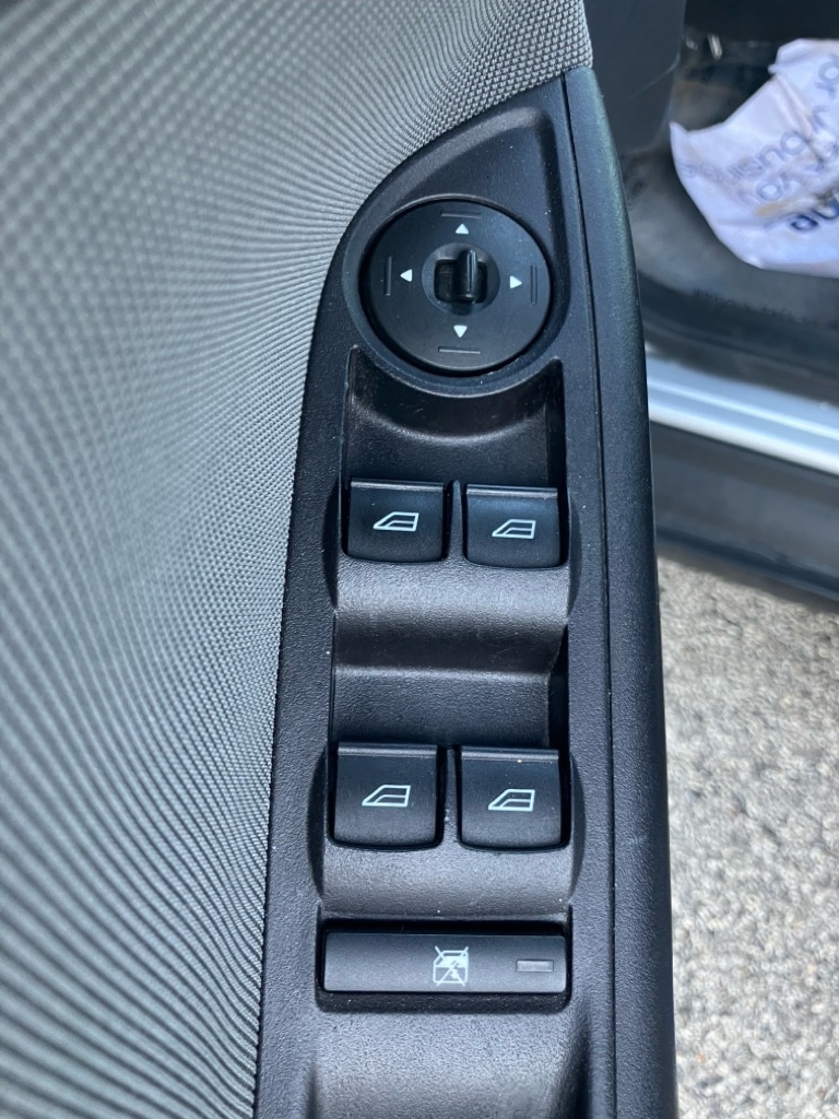 Ford Focus SE Sedan 2012