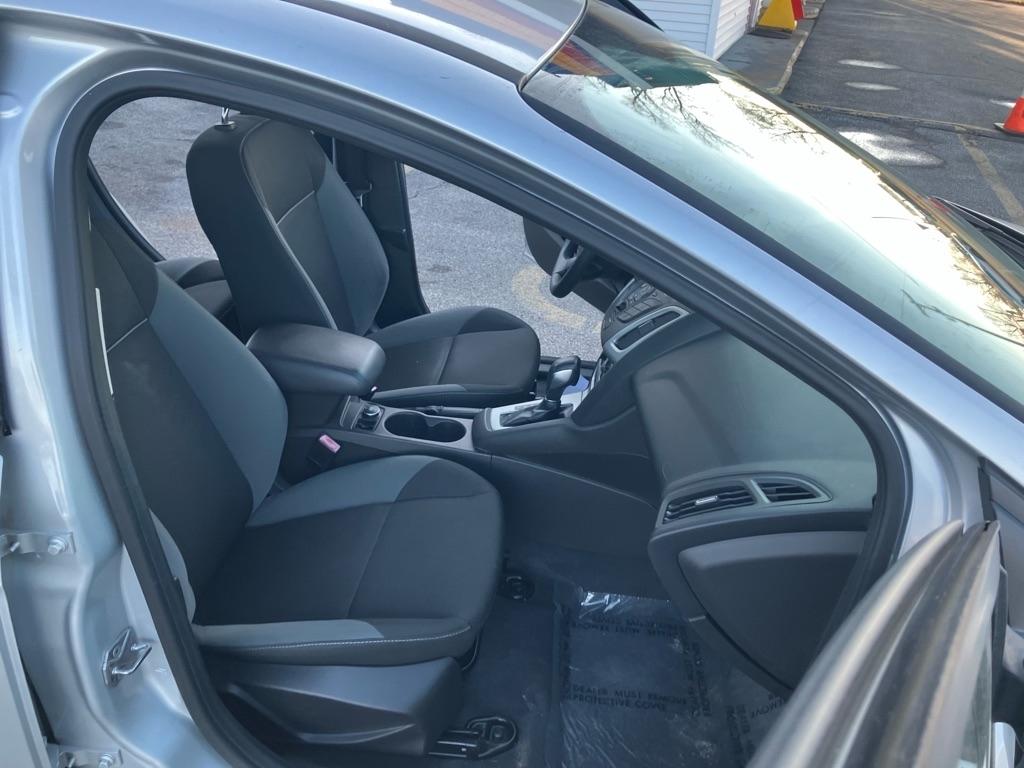 Ford Focus SE Sedan 2012