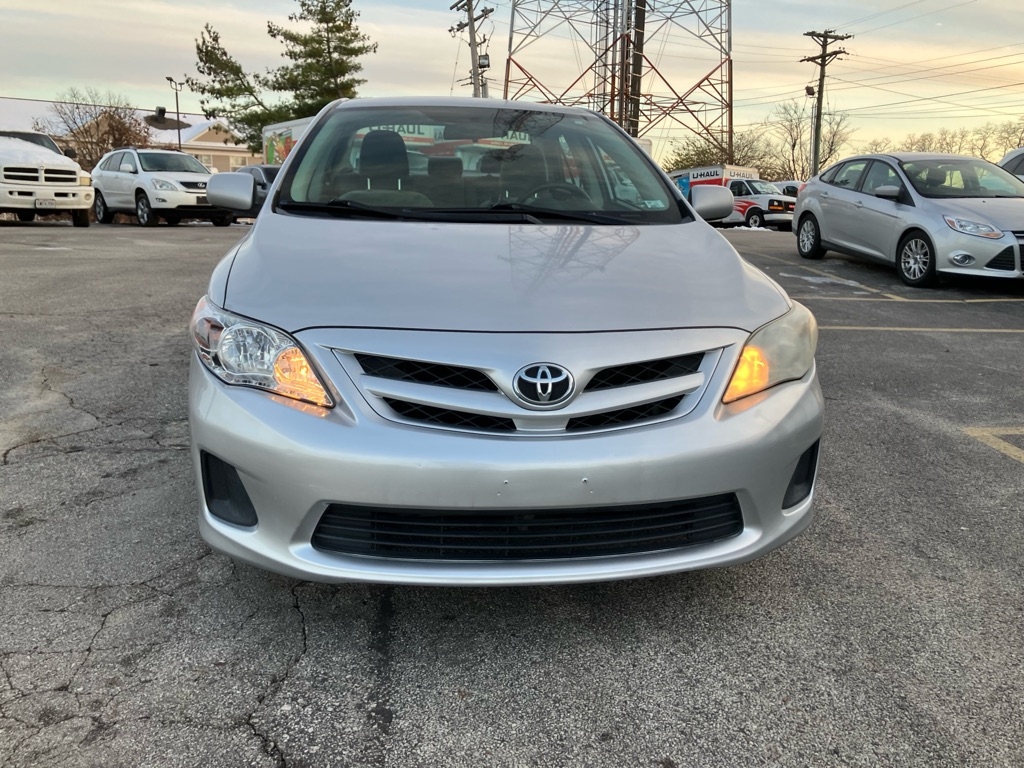 Toyota Corolla Base 5-Speed MT 2011