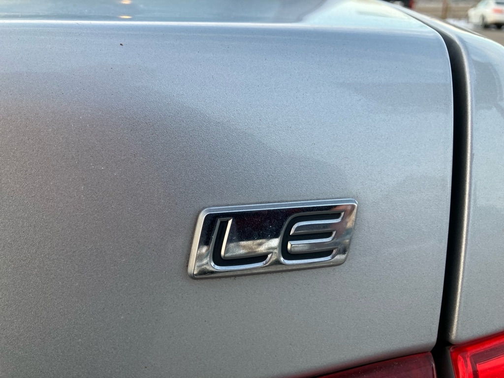 Toyota Corolla Base 5-Speed MT 2011