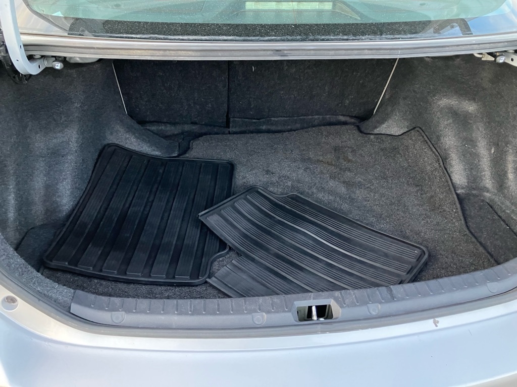 Toyota Corolla Base 5-Speed MT 2011