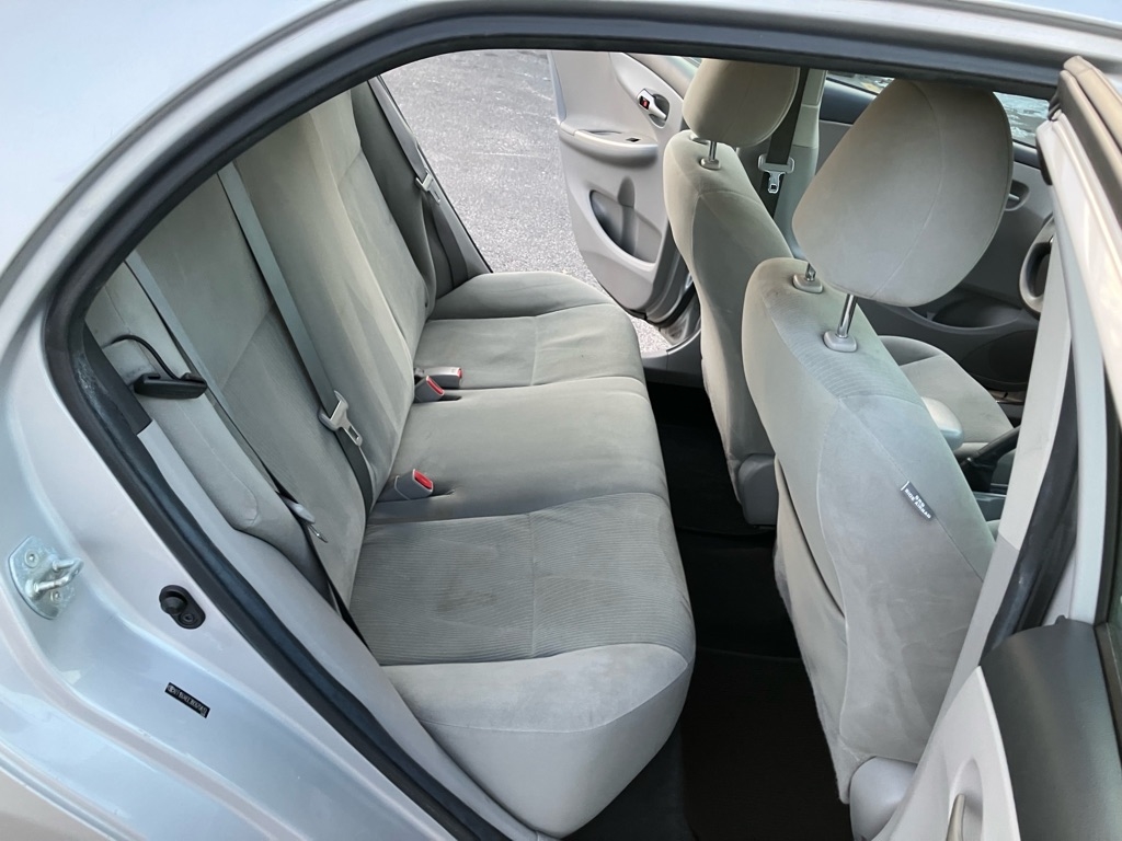 Toyota Corolla Base 5-Speed MT 2011