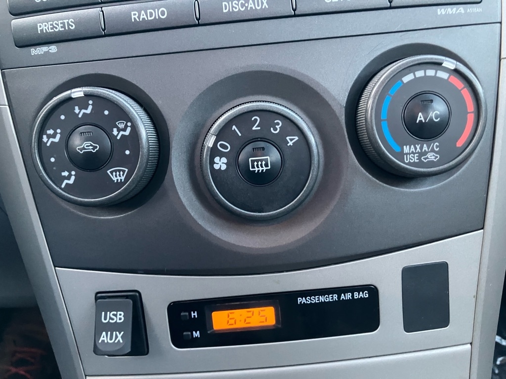 Toyota Corolla Base 5-Speed MT 2011