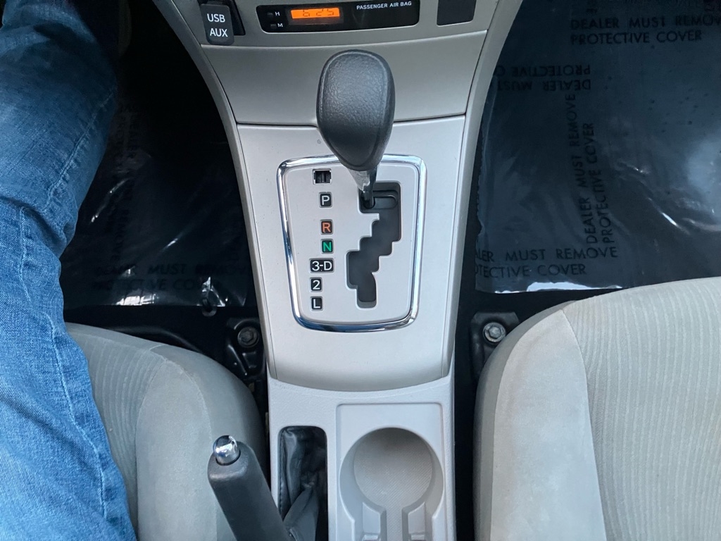 Toyota Corolla Base 5-Speed MT 2011