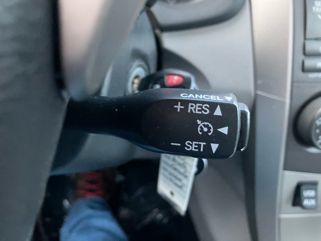 Toyota Corolla Base 5-Speed MT 2011