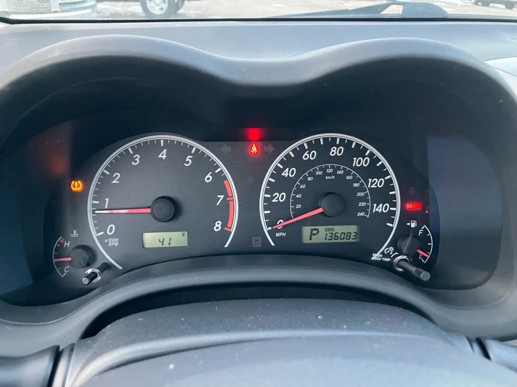 Toyota Corolla Base 5-Speed MT 2011