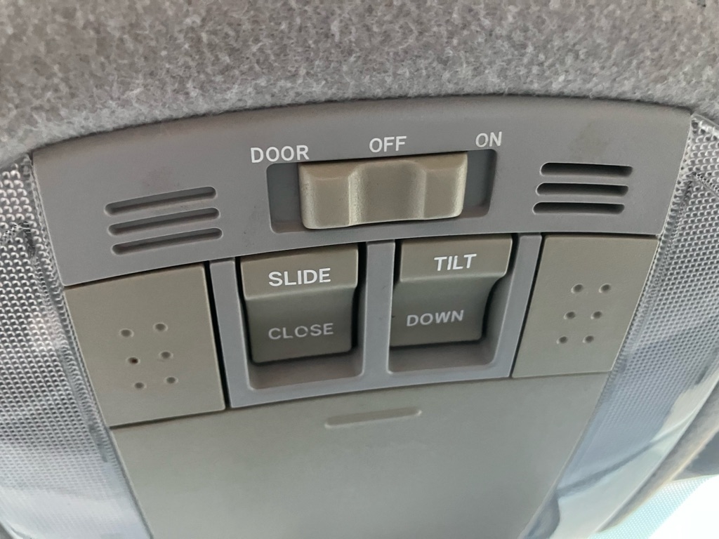 Toyota Corolla Base 5-Speed MT 2011