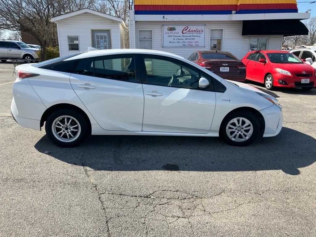 Toyota Prius Two 2017