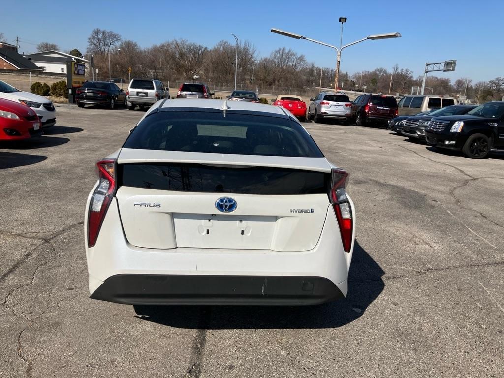 Toyota Prius Two 2017