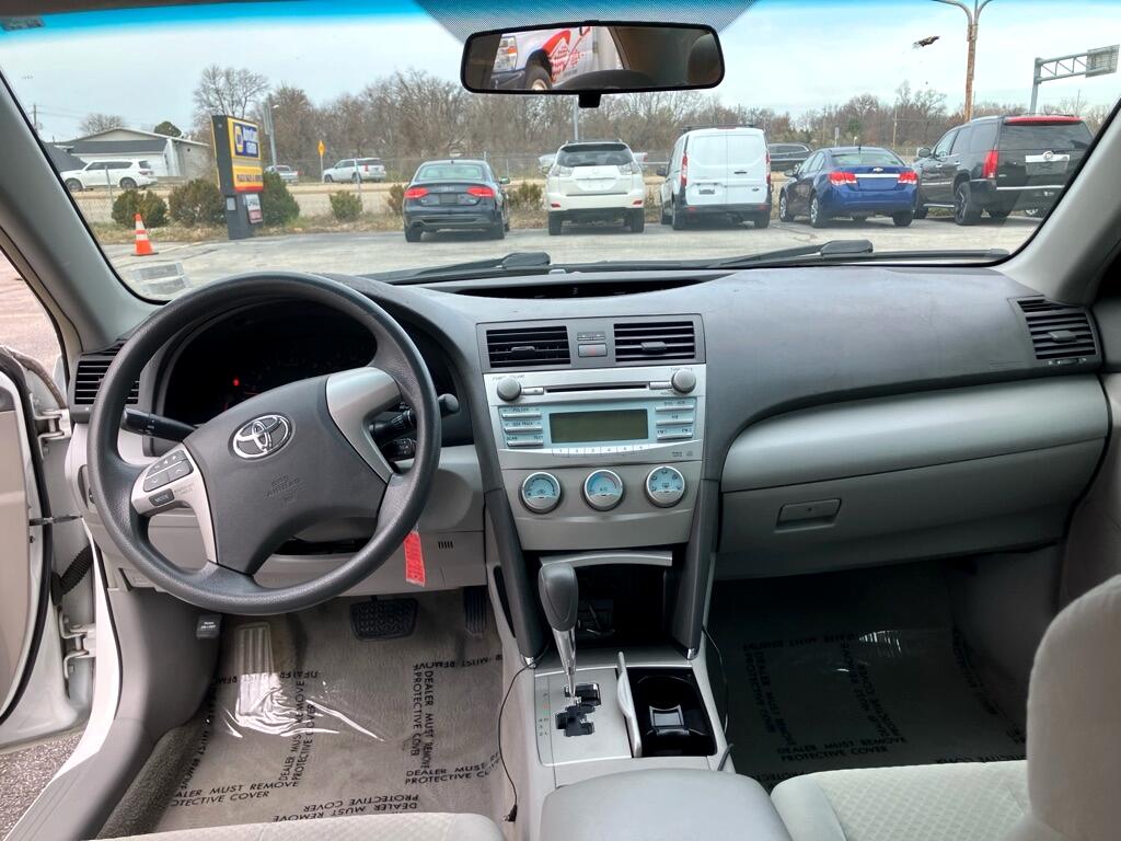 Toyota Camry LE 5-Spd AT 2009