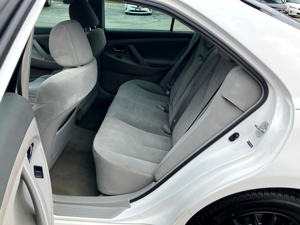 Toyota Camry LE 5-Spd AT 2009