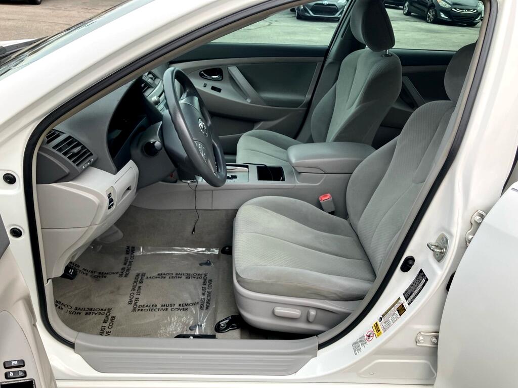 Toyota Camry LE 5-Spd AT 2009