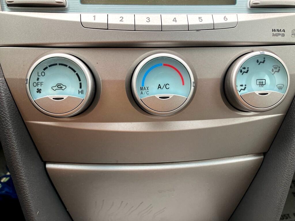 Toyota Camry LE 5-Spd AT 2009