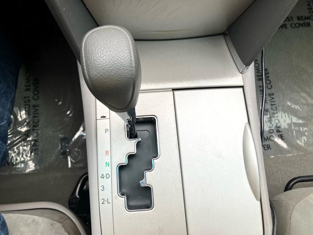 Toyota Camry LE 5-Spd AT 2009