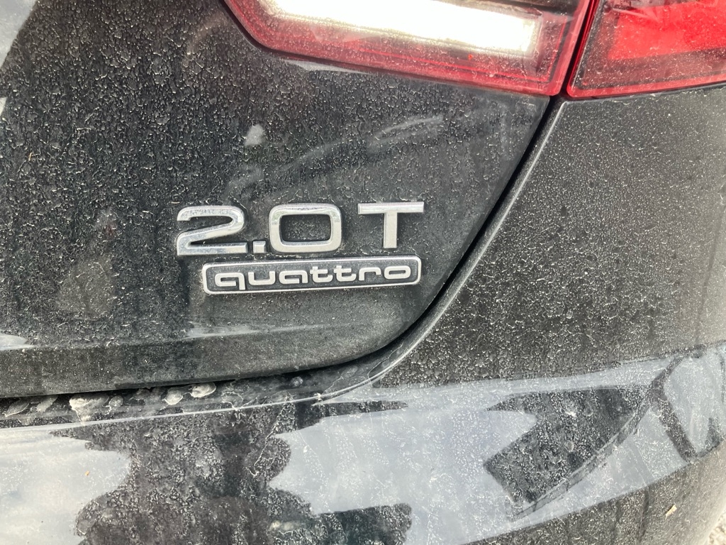 Audi A4 2.0T Premium quattro Sedan 2017