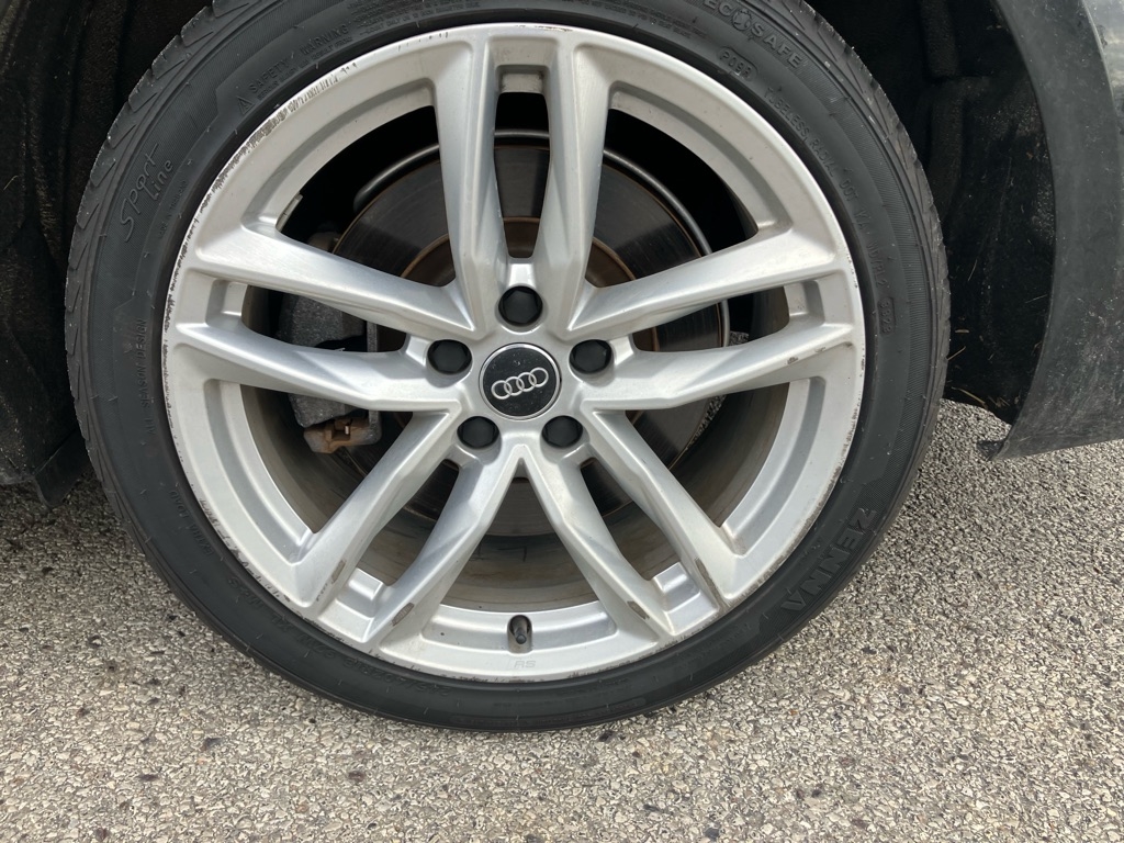 Audi A4 2.0T Premium quattro Sedan 2017