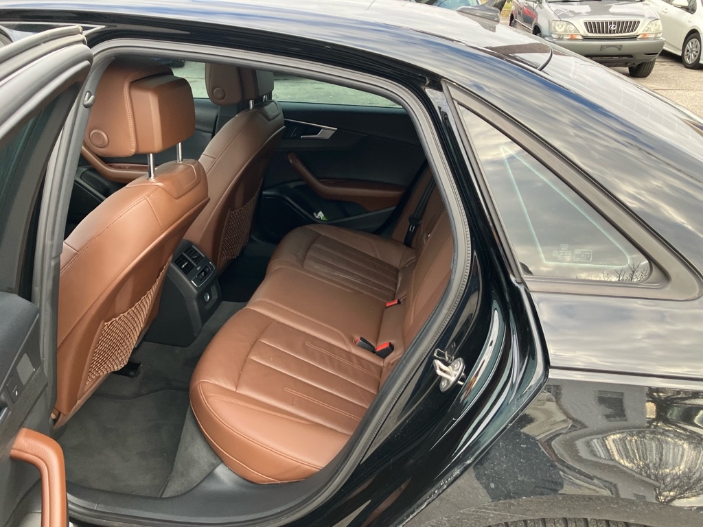 Audi A4 2.0T Premium quattro Sedan 2017