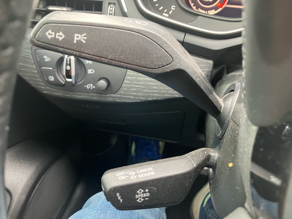 Audi A4 2.0T Premium quattro Sedan 2017