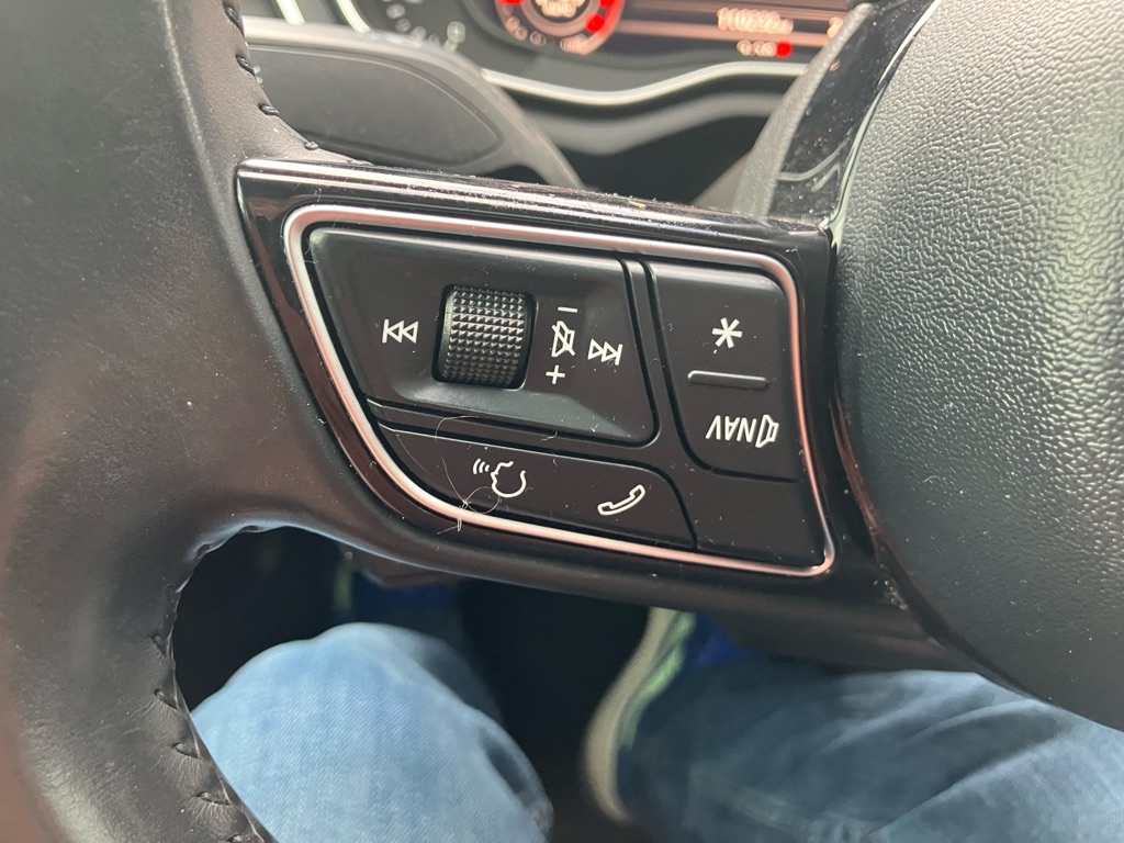 Audi A4 2.0T Premium quattro Sedan 2017