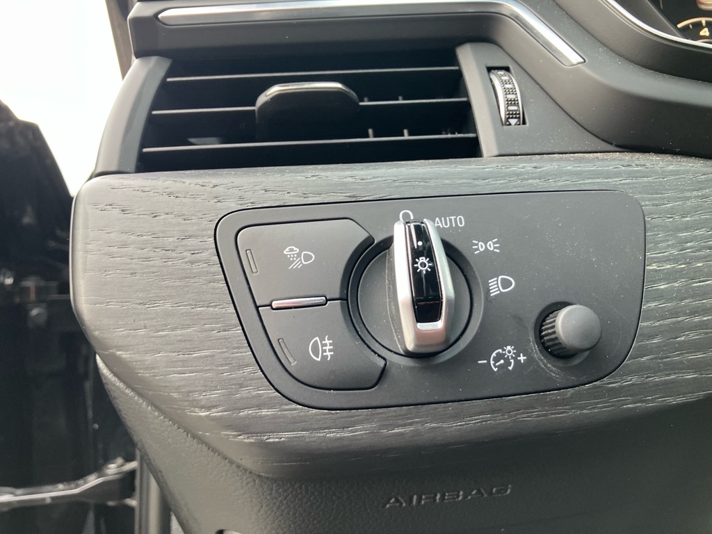 Audi A4 2.0T Premium quattro Sedan 2017