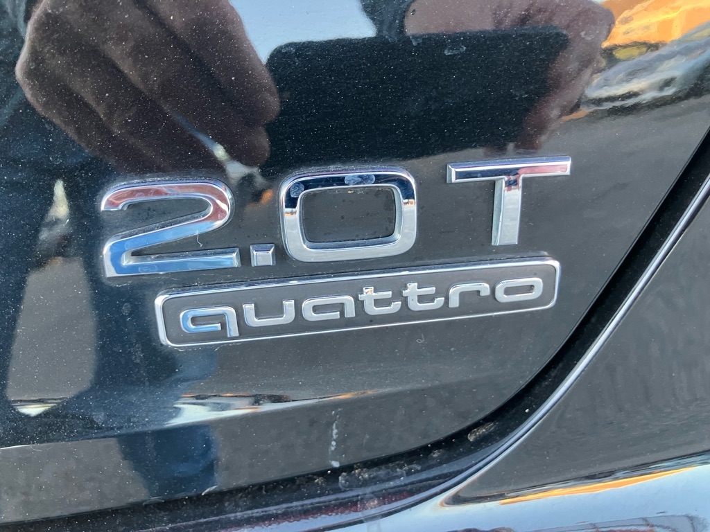 Audi A4 2.0T Premium quattro Sedan 2017