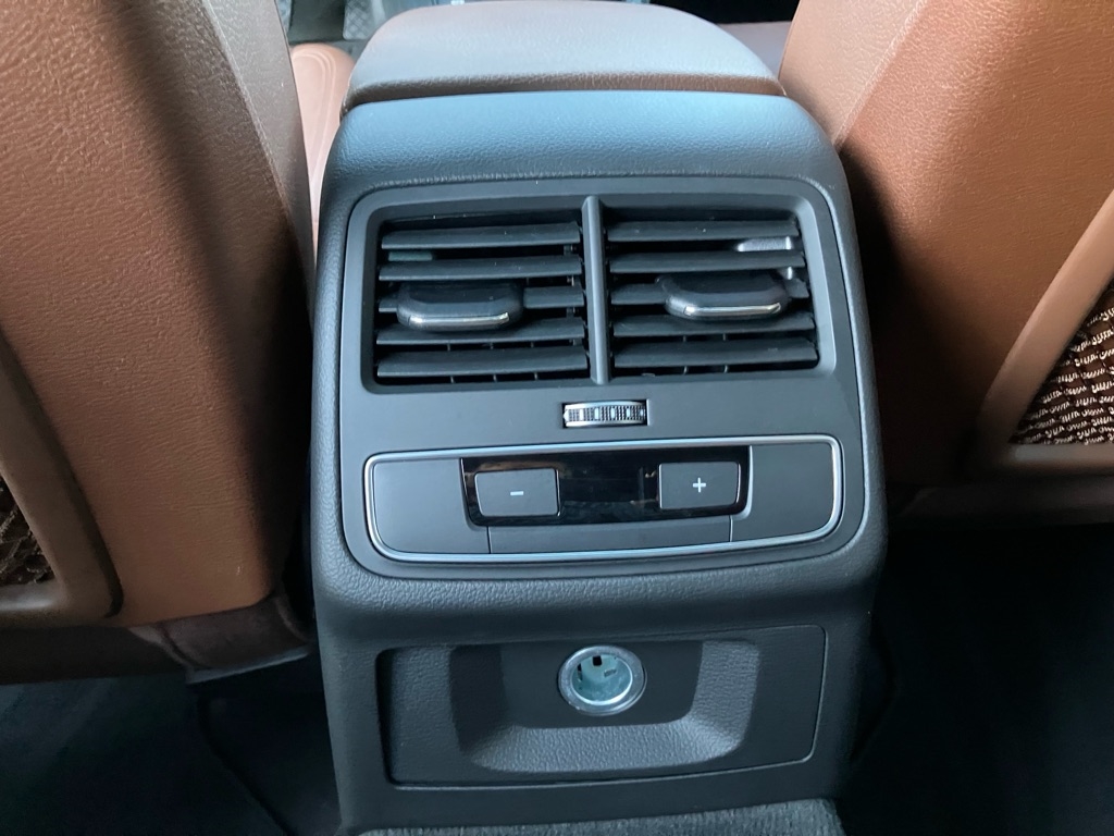 Audi A4 2.0T Premium quattro Sedan 2017