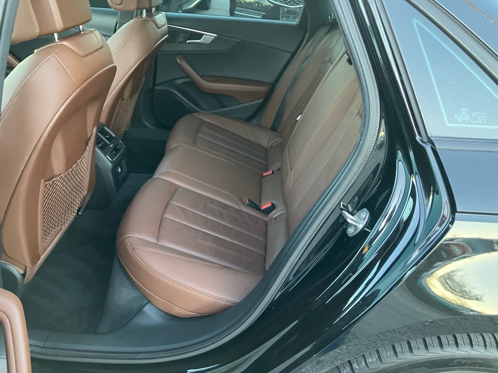 Audi A4 2.0T Premium quattro Sedan 2017