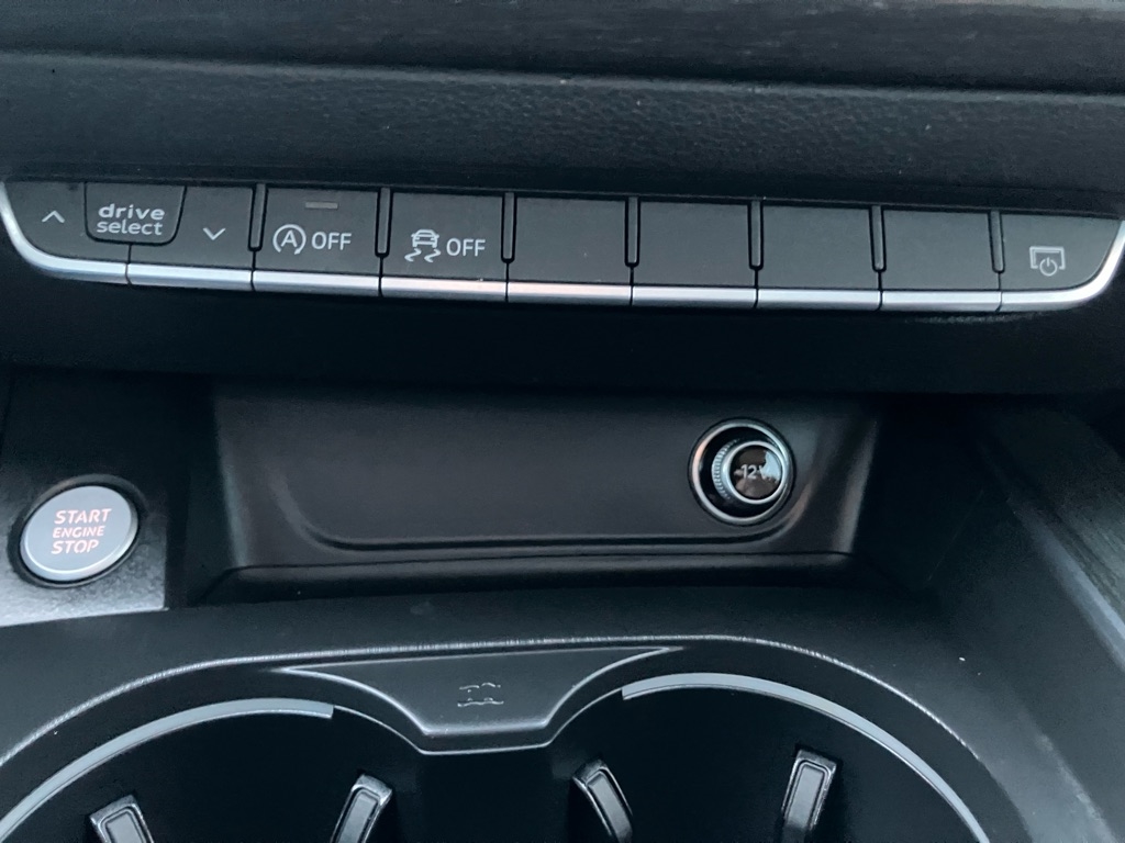 Audi A4 2.0T Premium quattro Sedan 2017